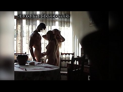 ❤️ यौन साथीहरूले एक विशाल मानिस र उहाँसँग थ्रीसमलाई निम्तो दिन्छन् ❌ सेक्स ☑